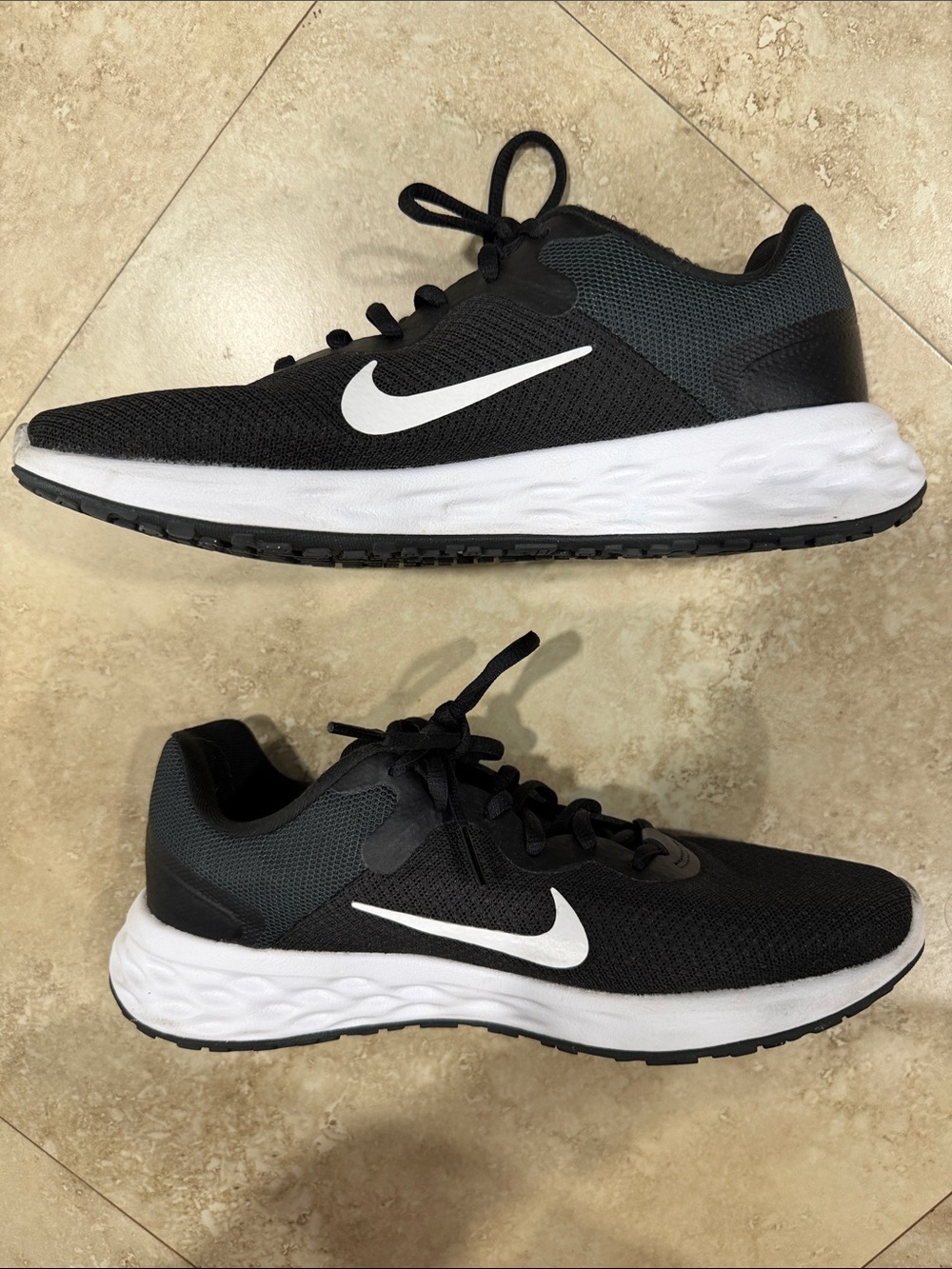 Nike DC9001-003 Running Shoes Women’s 8.5 Wide Black White Athletic Sneakers - Picture 2 of 6